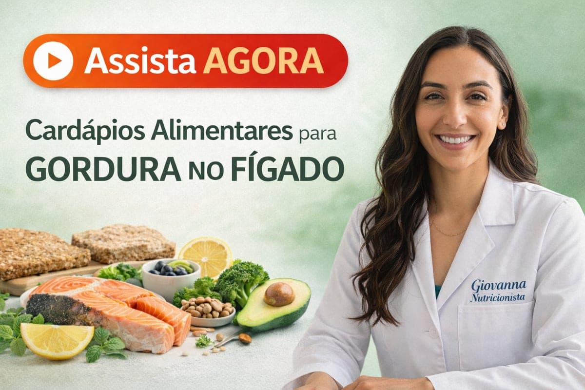 Dra. Giovanna, nutricionista, segurando alimentos saudáveis